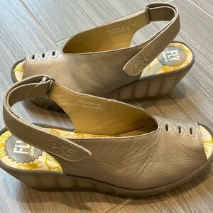 Fly London Yeay Peep-Toe Slingback size 39